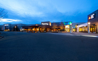 Hora feliz de las fiestas. Es la época de dar. Cherry Hill Mall, 18 de diciembre